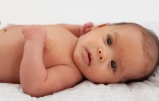 pourquoi les bebe ont la tete plate